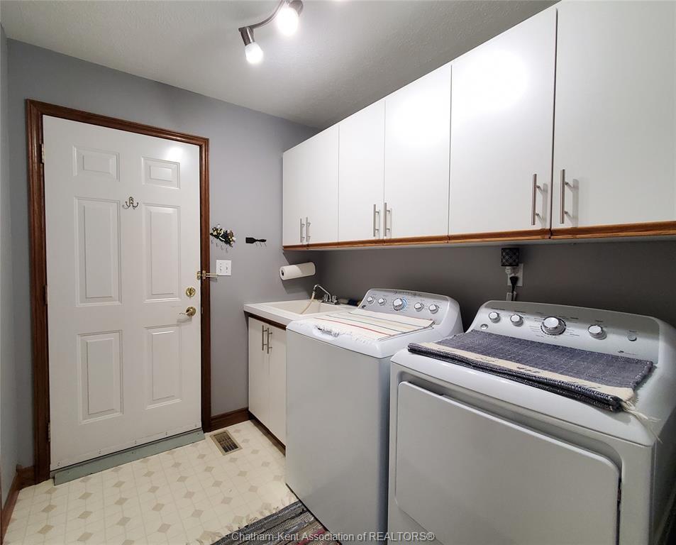 









211


Garden

Path,
Chatham,




ON
N7L 5M2

