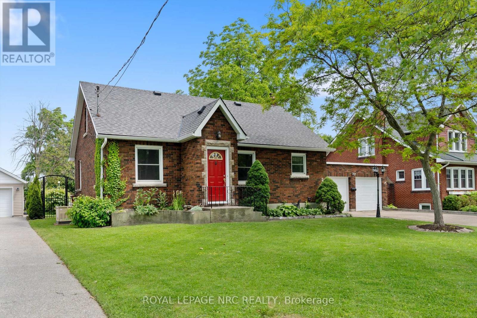 












236 HIGHLAND AVENUE

,
Fort Erie (Central),




Ontario
L2A2X7

