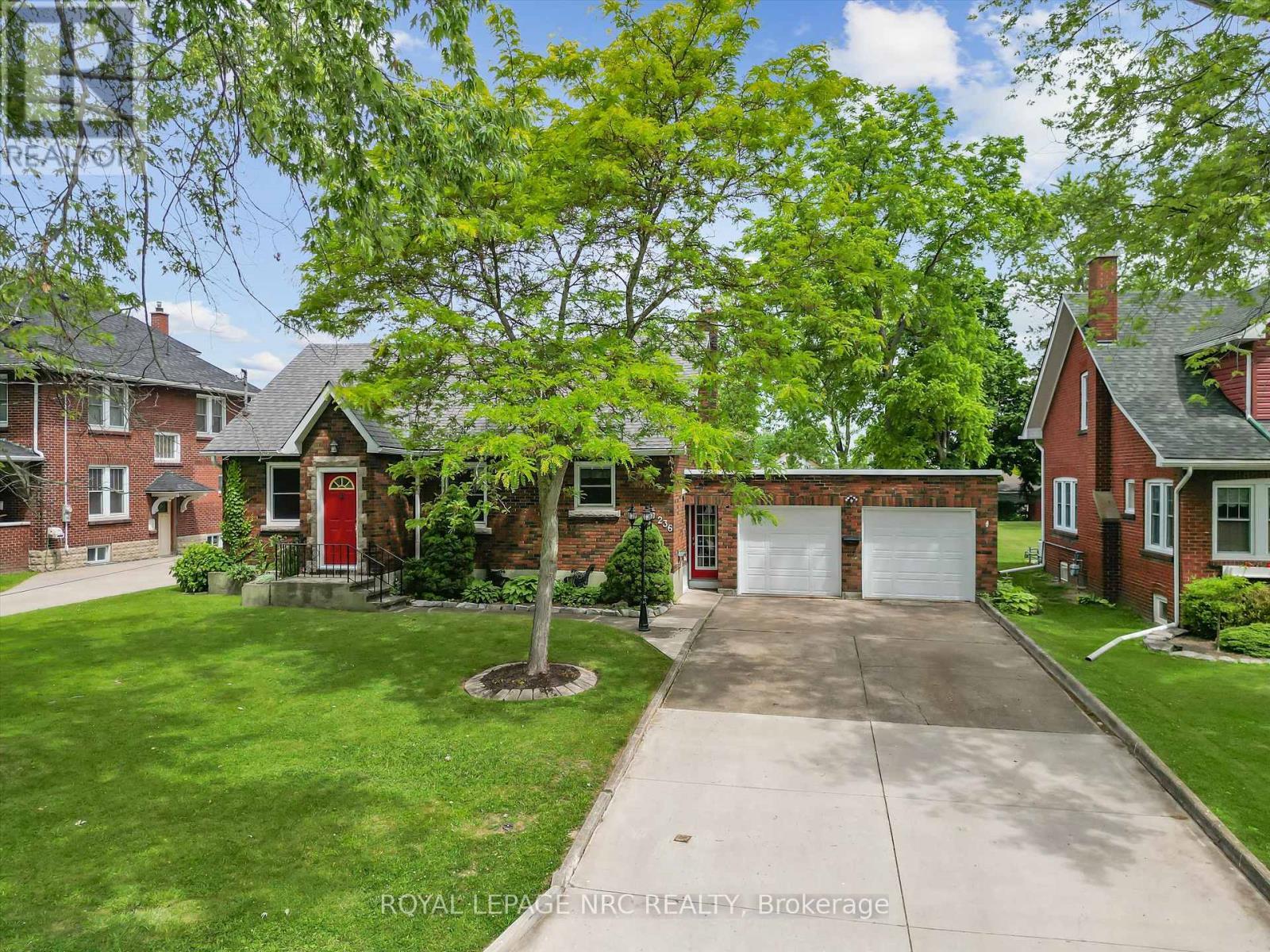 












236 HIGHLAND AVENUE

,
Fort Erie (Central),




Ontario
L2A2X7

