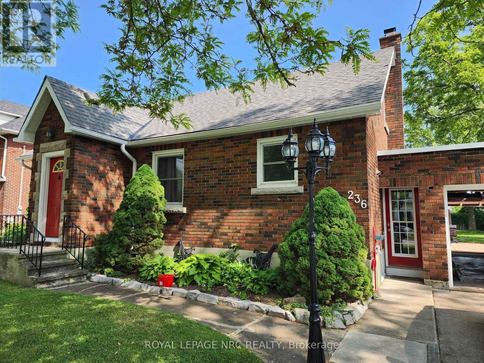 












236 HIGHLAND AVENUE

,
Fort Erie (Central),




Ontario
L2A2X7

