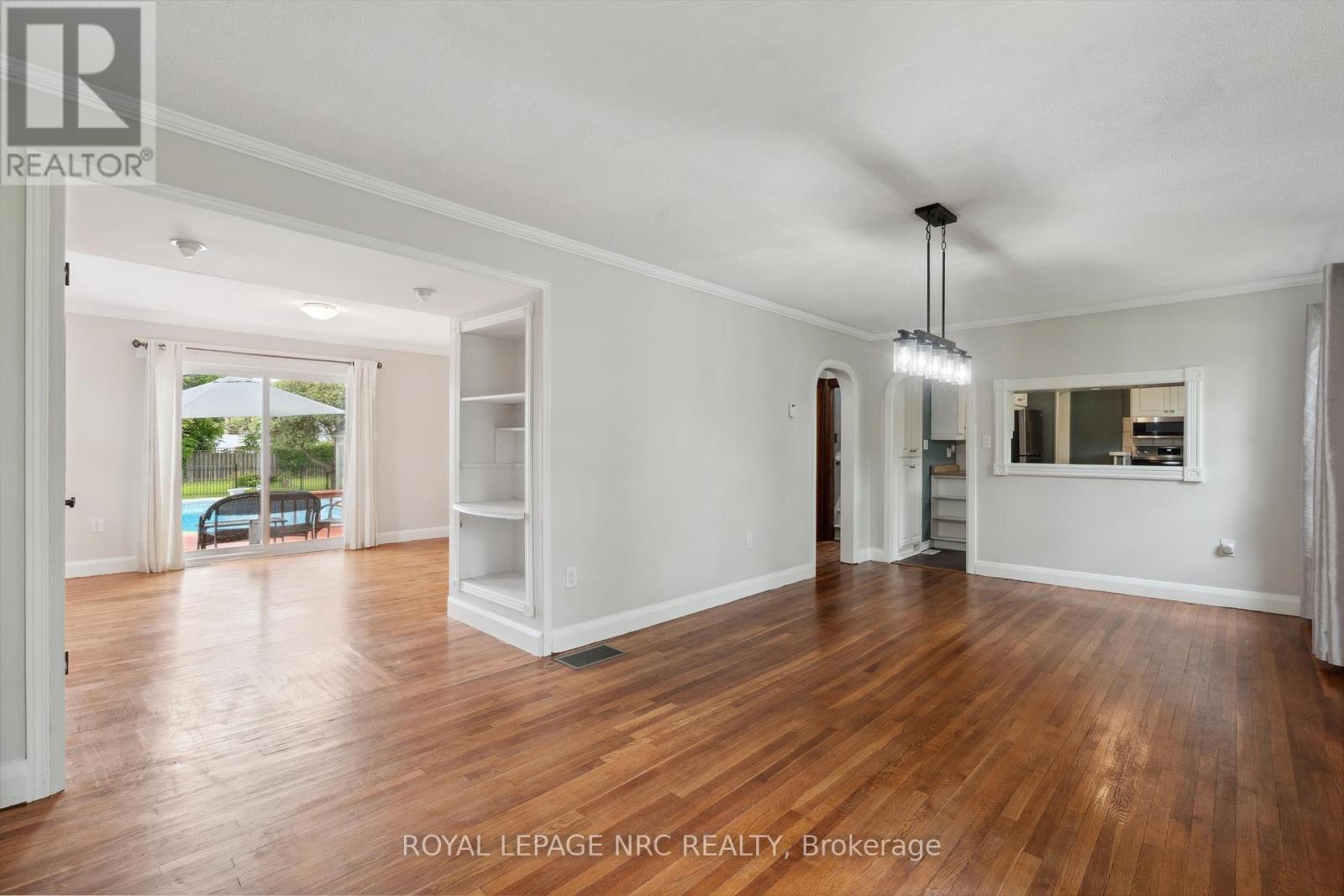 












236 HIGHLAND AVENUE

,
Fort Erie (Central),




Ontario
L2A2X7

