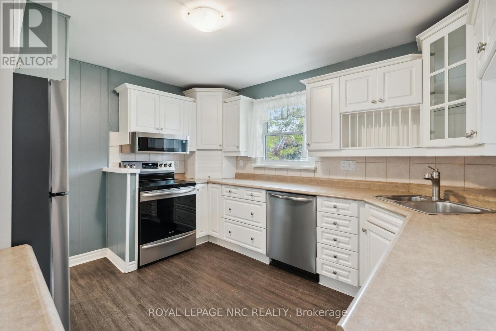 












236 HIGHLAND AVENUE

,
Fort Erie (Central),




Ontario
L2A2X7

