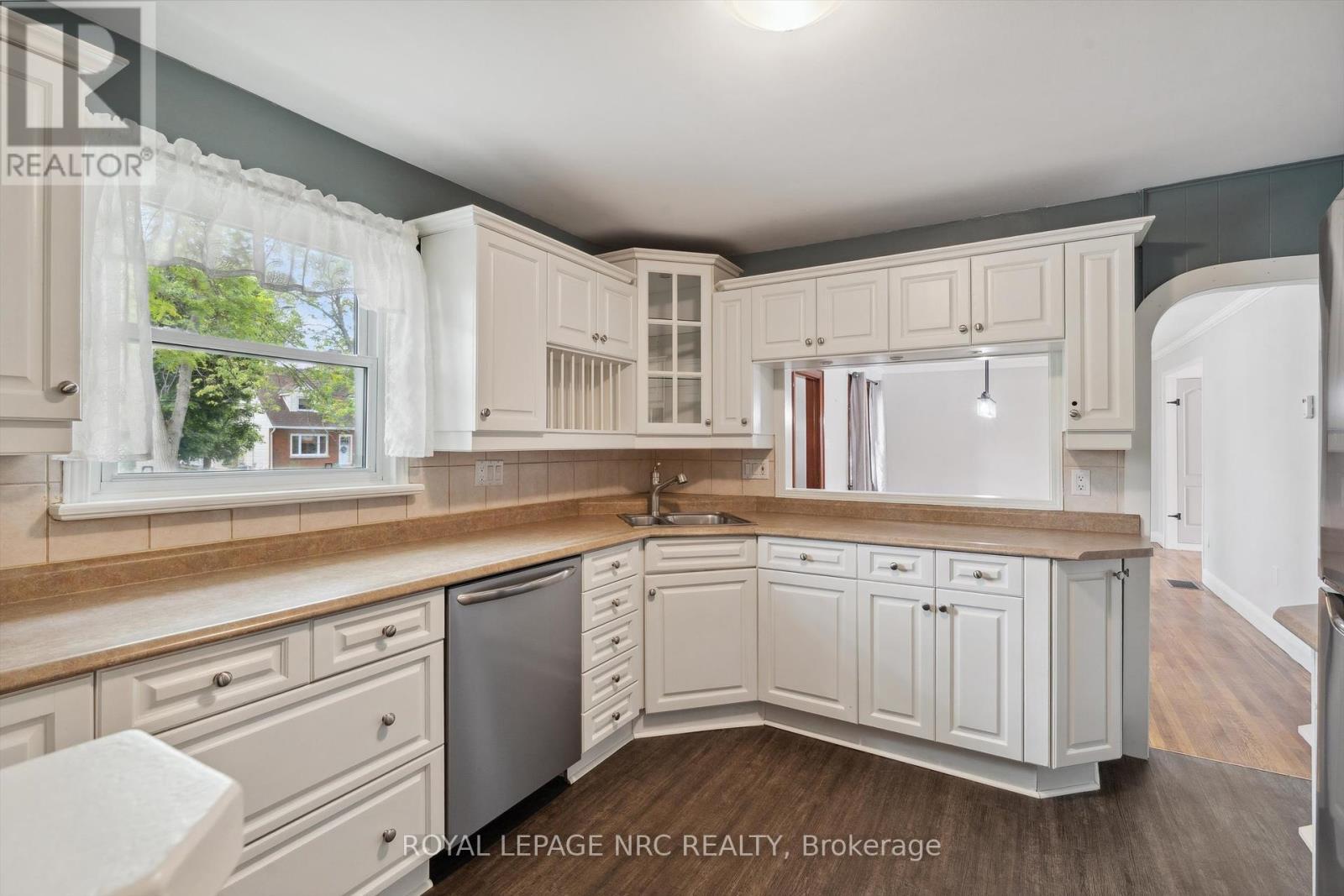 












236 HIGHLAND AVENUE

,
Fort Erie (Central),




Ontario
L2A2X7

