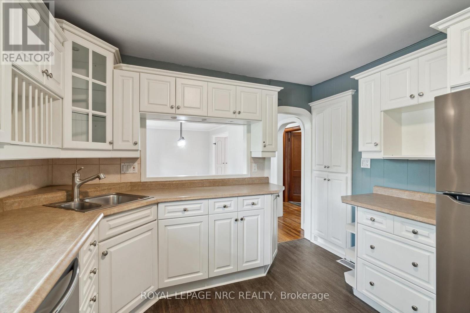 












236 HIGHLAND AVENUE

,
Fort Erie (Central),




Ontario
L2A2X7

