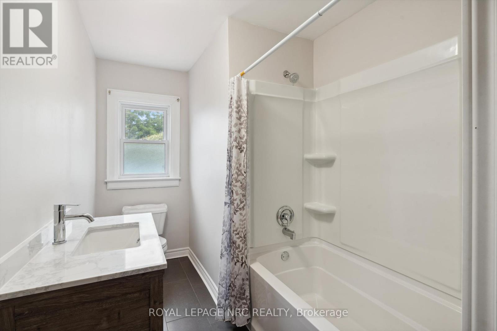 












236 HIGHLAND AVENUE

,
Fort Erie (Central),




Ontario
L2A2X7

