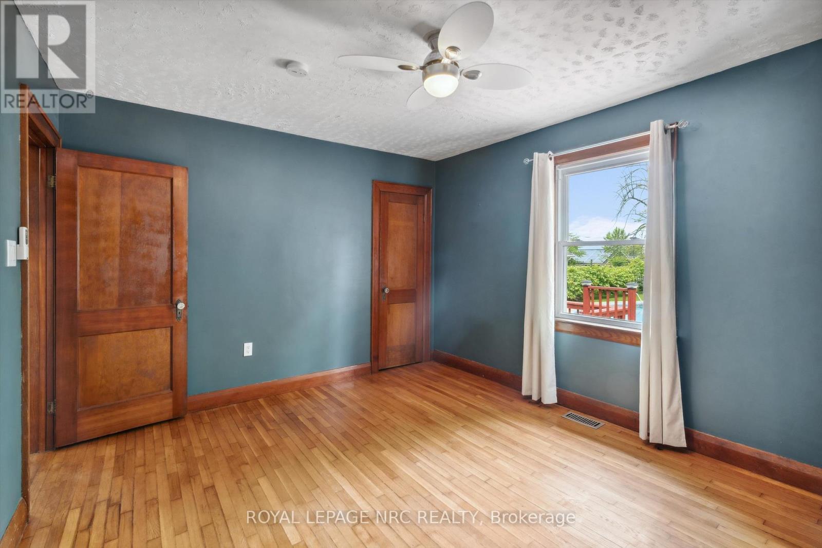 












236 HIGHLAND AVENUE

,
Fort Erie (Central),




Ontario
L2A2X7

