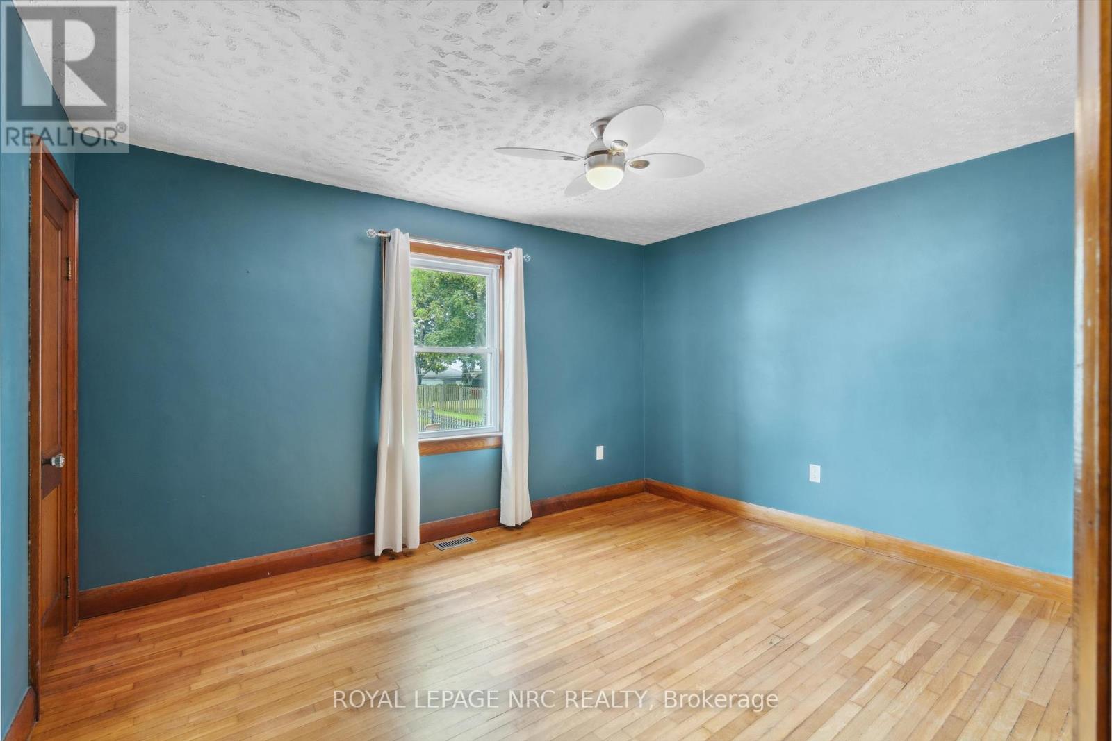 












236 HIGHLAND AVENUE

,
Fort Erie (Central),




Ontario
L2A2X7

