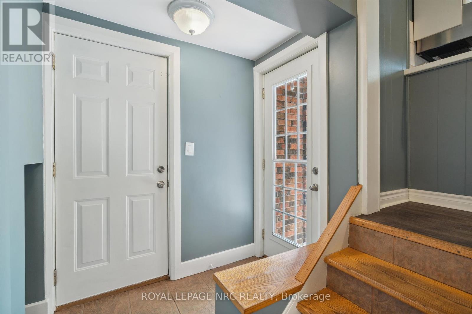 












236 HIGHLAND AVENUE

,
Fort Erie (Central),




Ontario
L2A2X7

