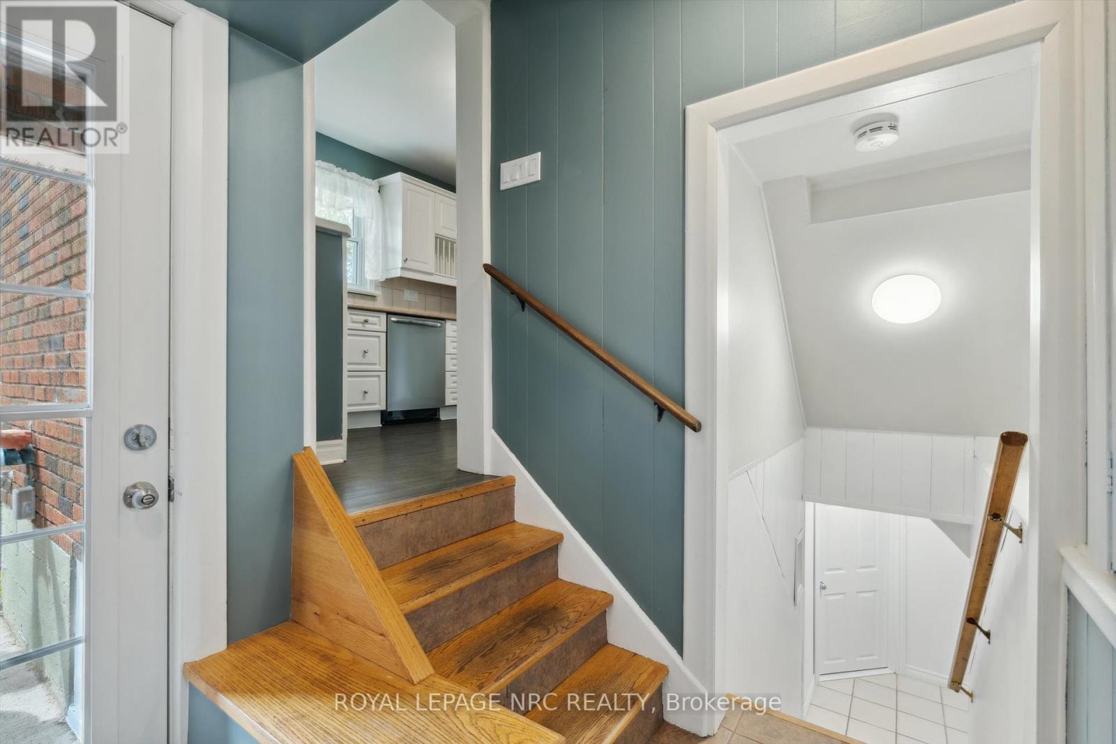 












236 HIGHLAND AVENUE

,
Fort Erie (Central),




Ontario
L2A2X7

