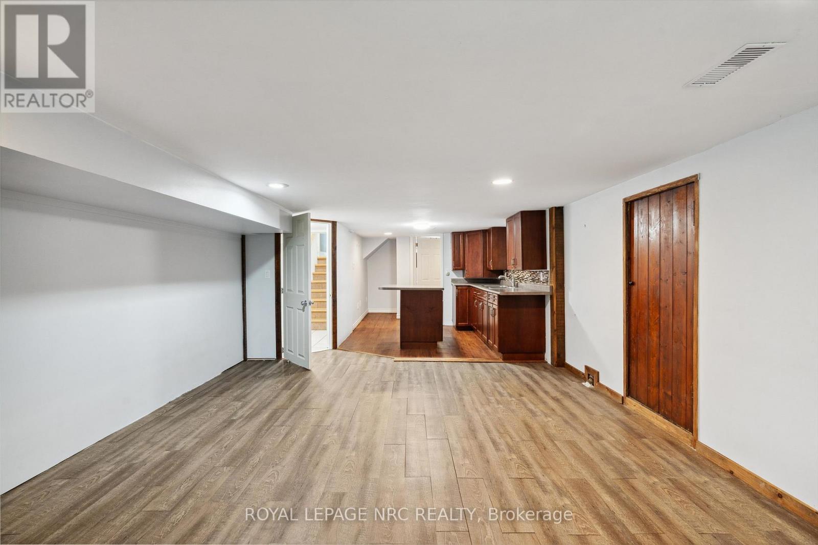 












236 HIGHLAND AVENUE

,
Fort Erie (Central),




Ontario
L2A2X7

