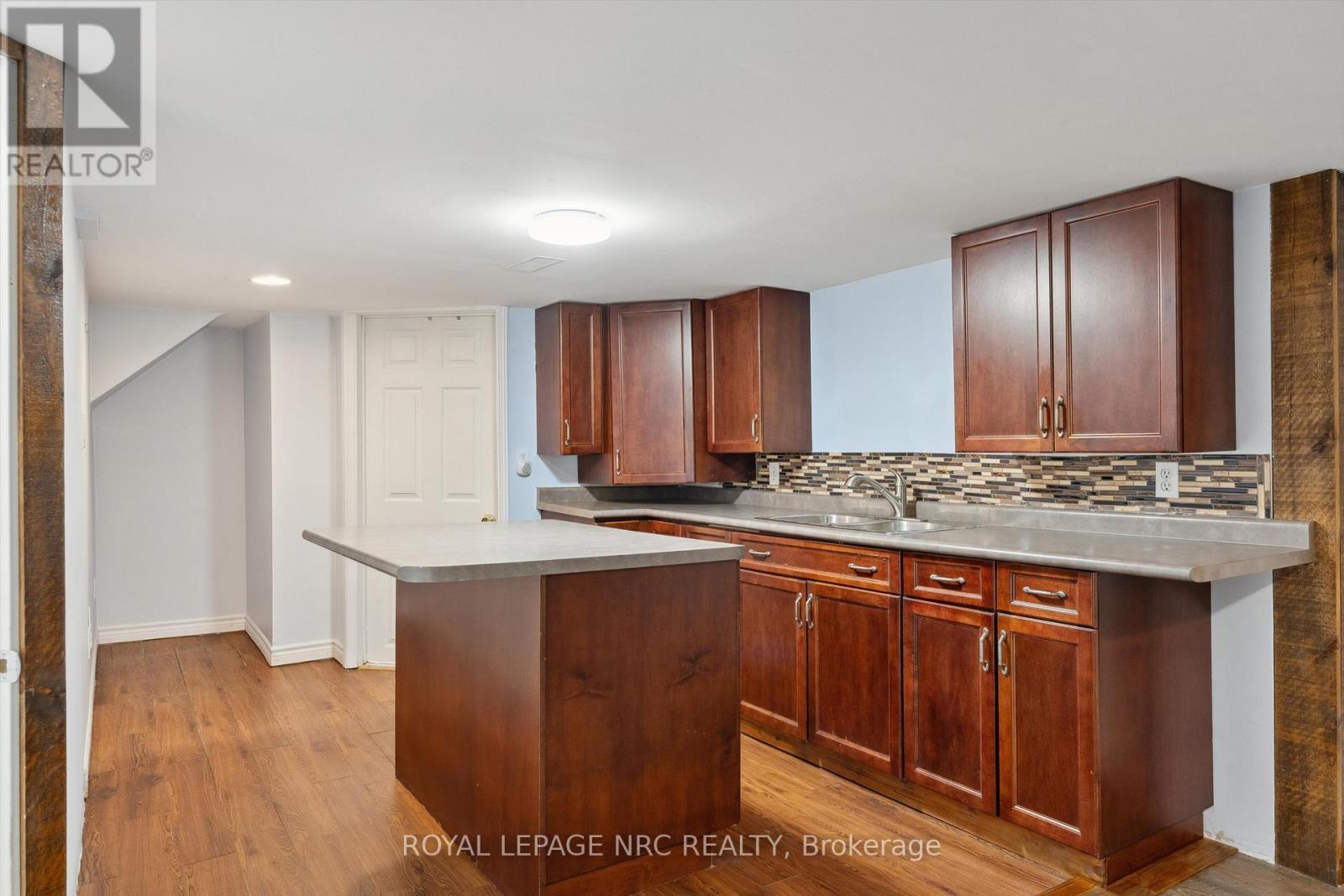 












236 HIGHLAND AVENUE

,
Fort Erie (Central),




Ontario
L2A2X7

