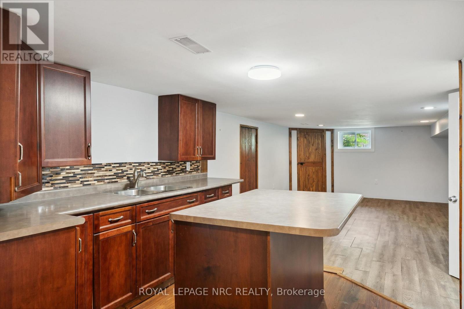 












236 HIGHLAND AVENUE

,
Fort Erie (Central),




Ontario
L2A2X7

