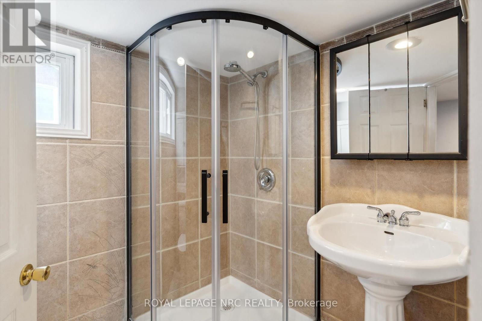 












236 HIGHLAND AVENUE

,
Fort Erie (Central),




Ontario
L2A2X7

