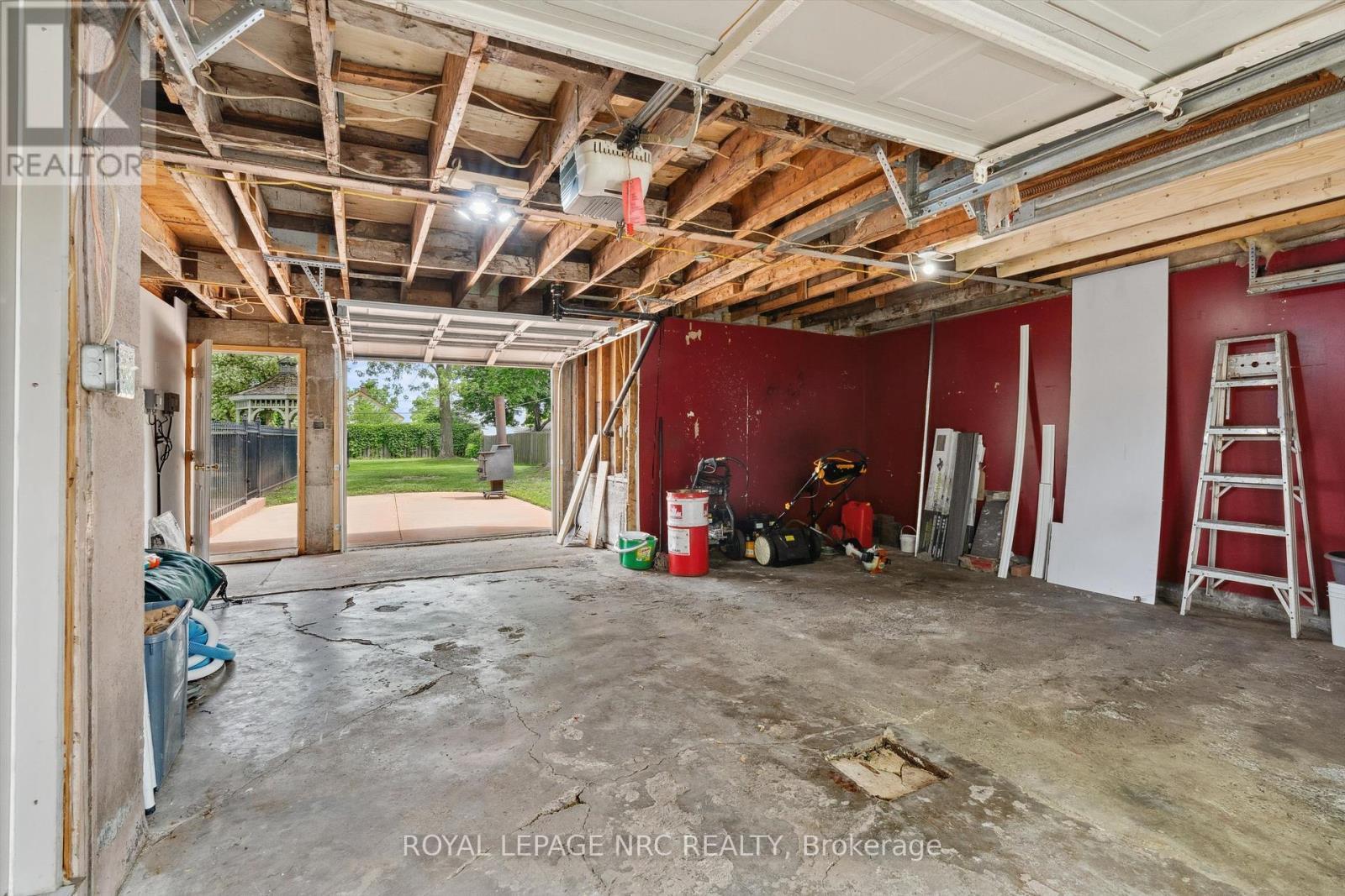 












236 HIGHLAND AVENUE

,
Fort Erie (Central),




Ontario
L2A2X7

