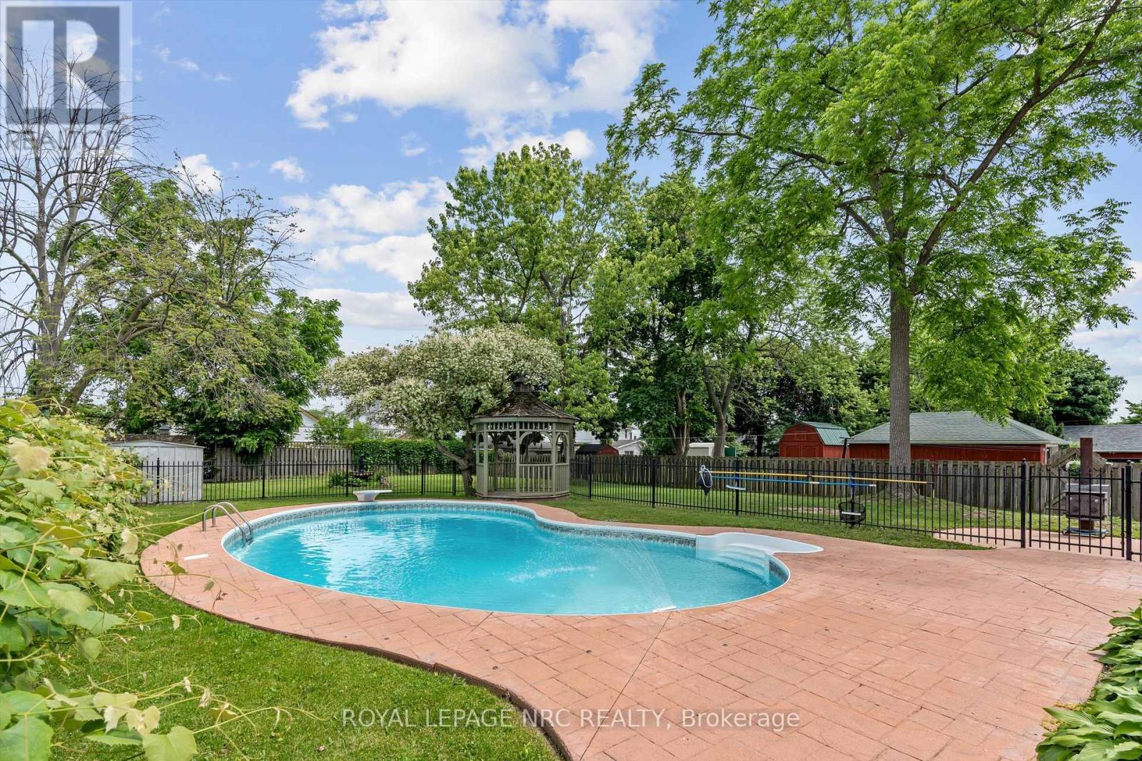 












236 HIGHLAND AVENUE

,
Fort Erie (Central),




Ontario
L2A2X7

