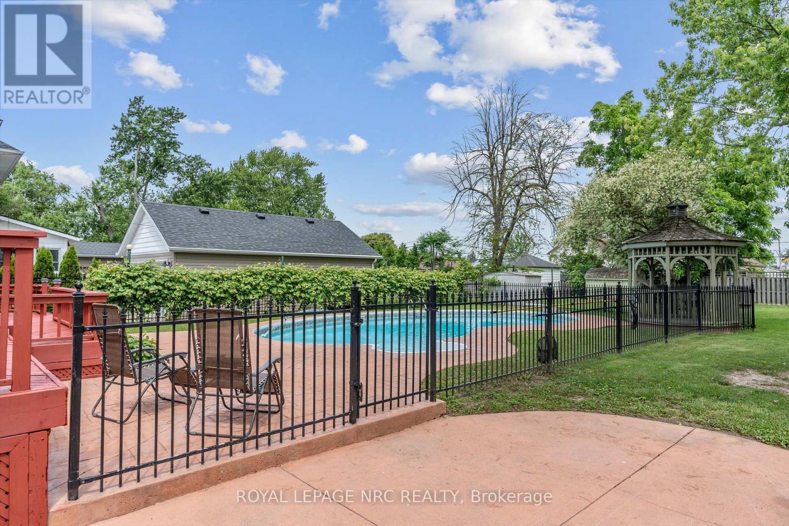 












236 HIGHLAND AVENUE

,
Fort Erie (Central),




Ontario
L2A2X7

