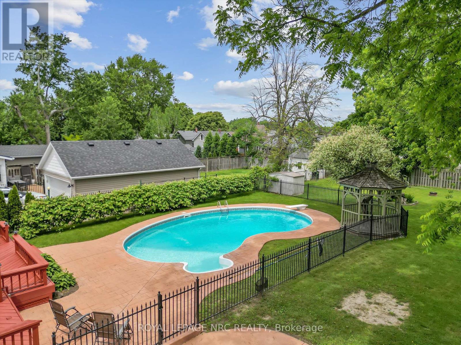 












236 HIGHLAND AVENUE

,
Fort Erie (Central),




Ontario
L2A2X7

