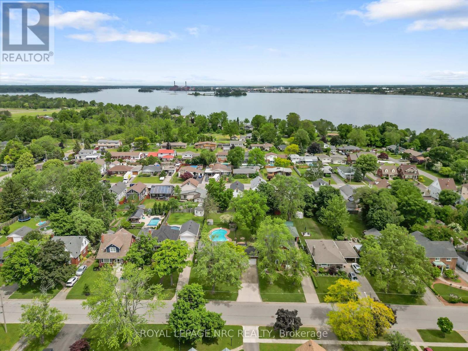 












236 HIGHLAND AVENUE

,
Fort Erie (Central),




Ontario
L2A2X7

