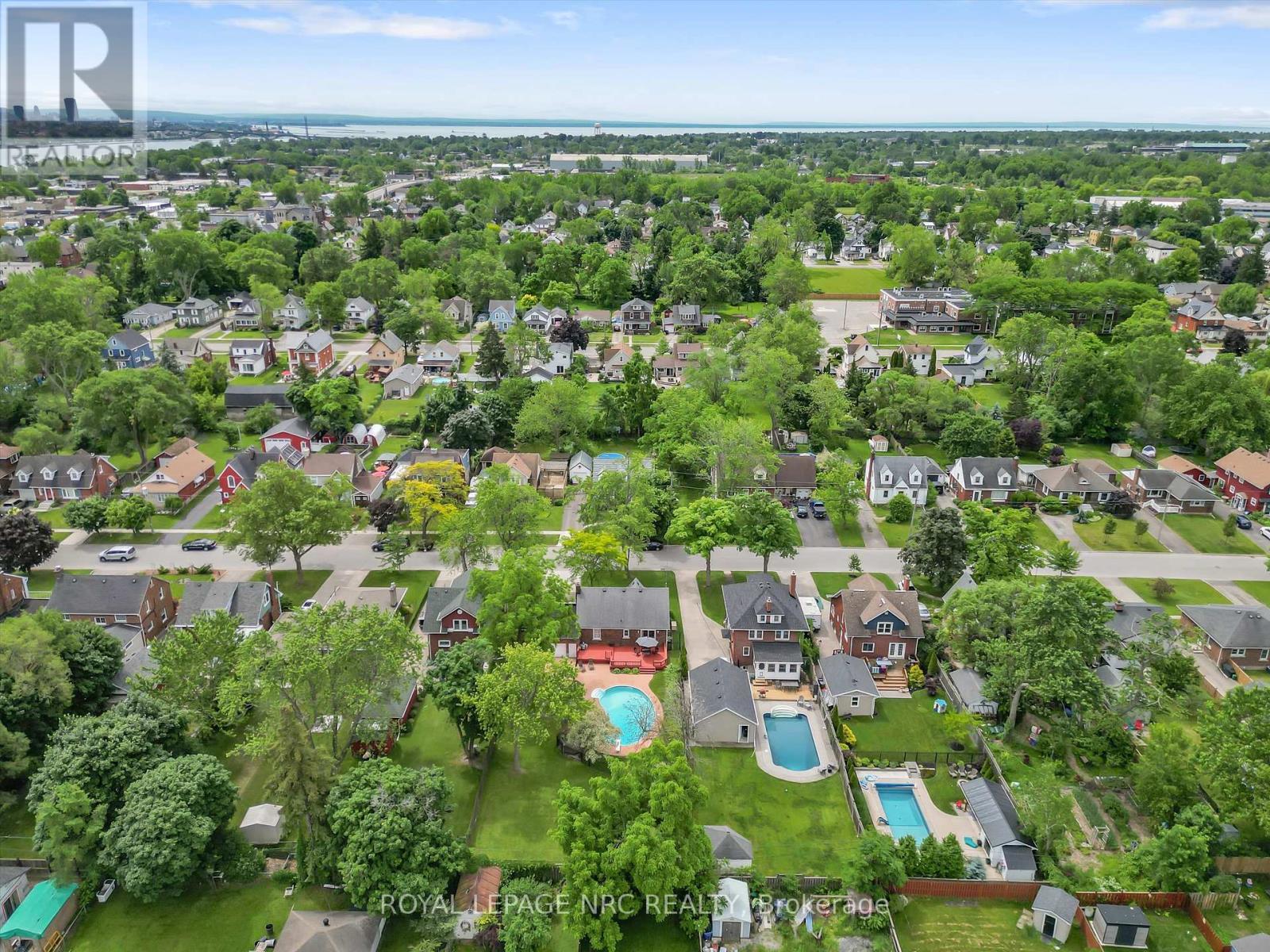 












236 HIGHLAND AVENUE

,
Fort Erie (Central),




Ontario
L2A2X7

