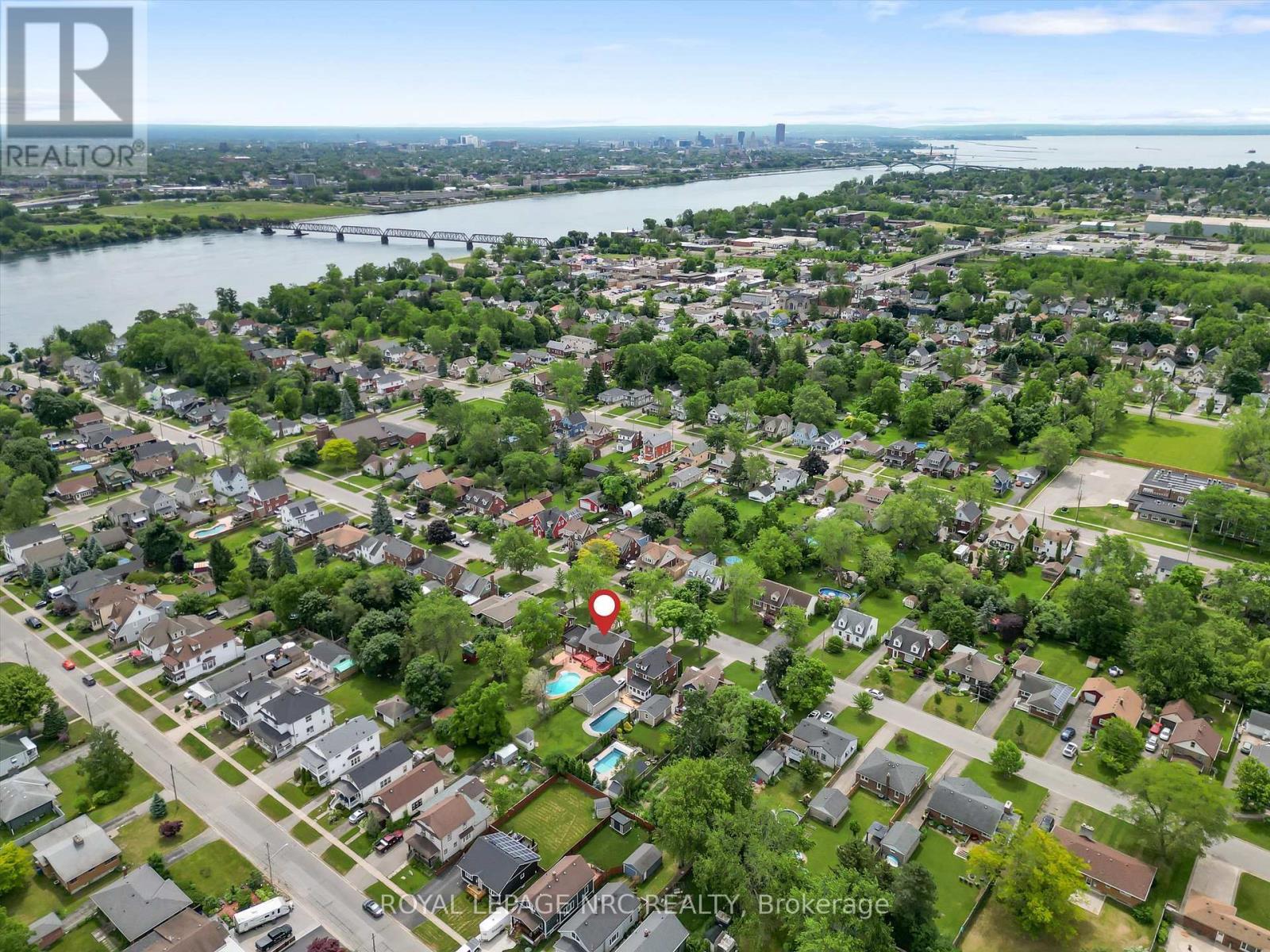 












236 HIGHLAND AVENUE

,
Fort Erie (Central),




Ontario
L2A2X7

