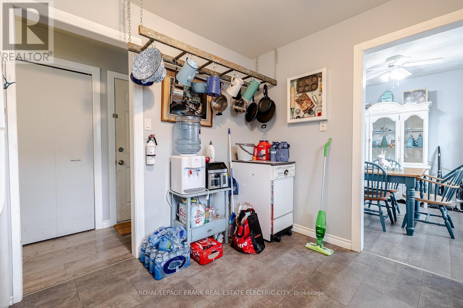 












746 CHEMONG ROAD

,
Peterborough North (South),




Ontario
K9H5Y9

