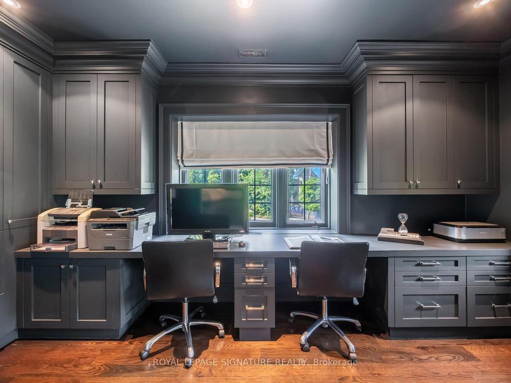 









64


Old Forest Hill

Road,
Toronto,




ON
M5P 2R2


