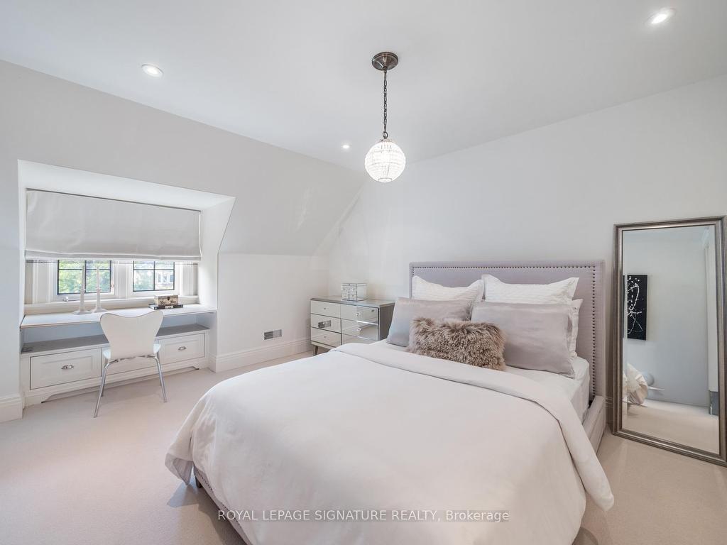 









64


Old Forest Hill

Road,
Toronto,




ON
M5P 2R2

