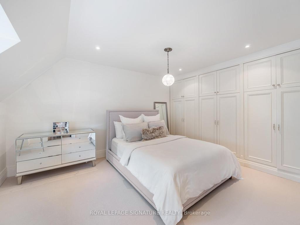 









64


Old Forest Hill

Road,
Toronto,




ON
M5P 2R2

