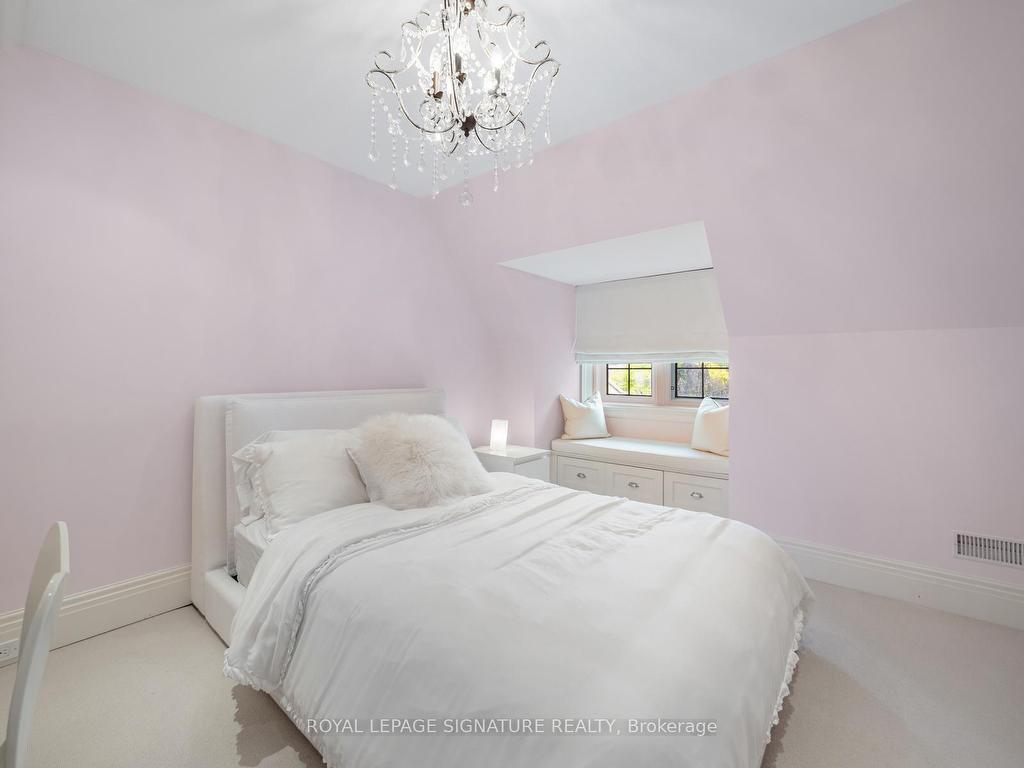 









64


Old Forest Hill

Road,
Toronto,




ON
M5P 2R2

