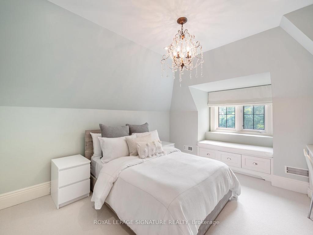 









64


Old Forest Hill

Road,
Toronto,




ON
M5P 2R2

