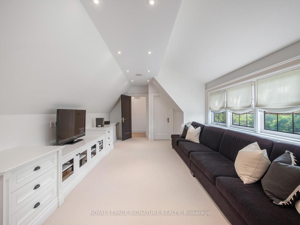 









64


Old Forest Hill

Road,
Toronto,




ON
M5P 2R2

