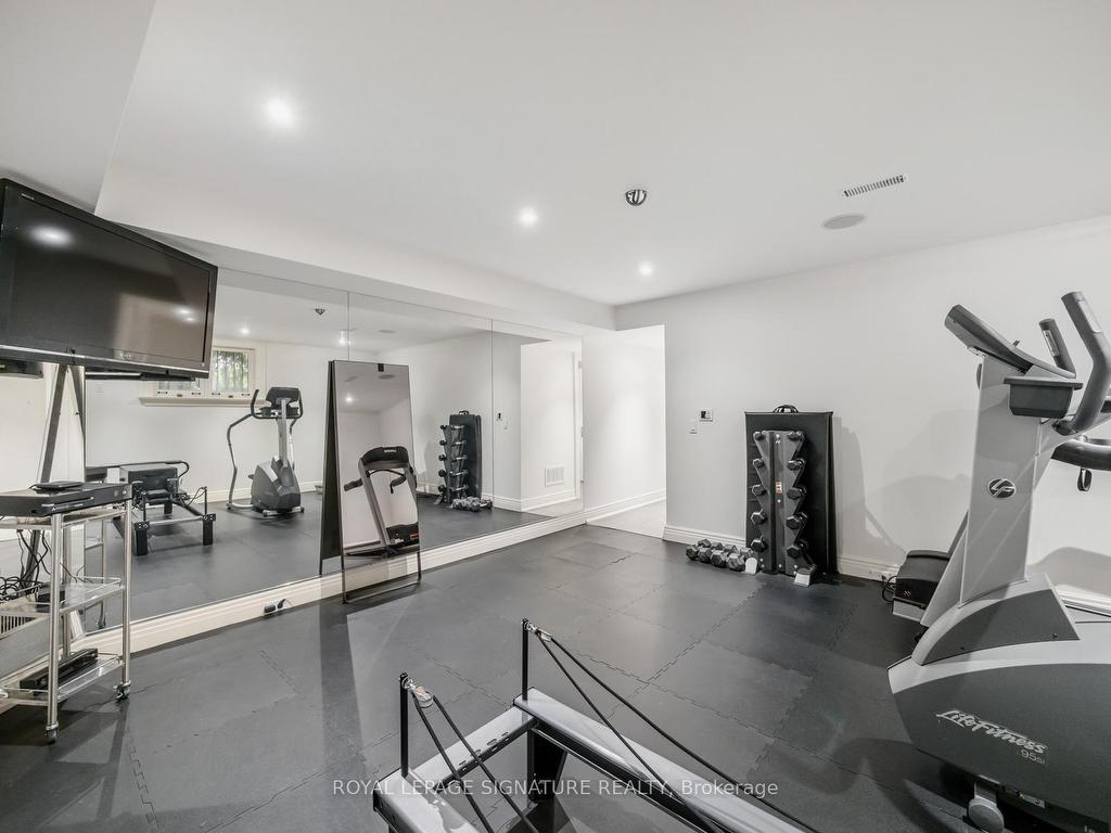 









64


Old Forest Hill

Road,
Toronto,




ON
M5P 2R2

