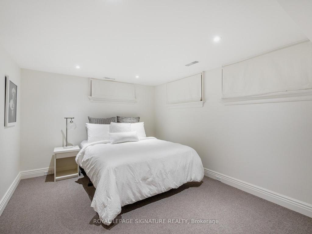 









64


Old Forest Hill

Road,
Toronto,




ON
M5P 2R2

