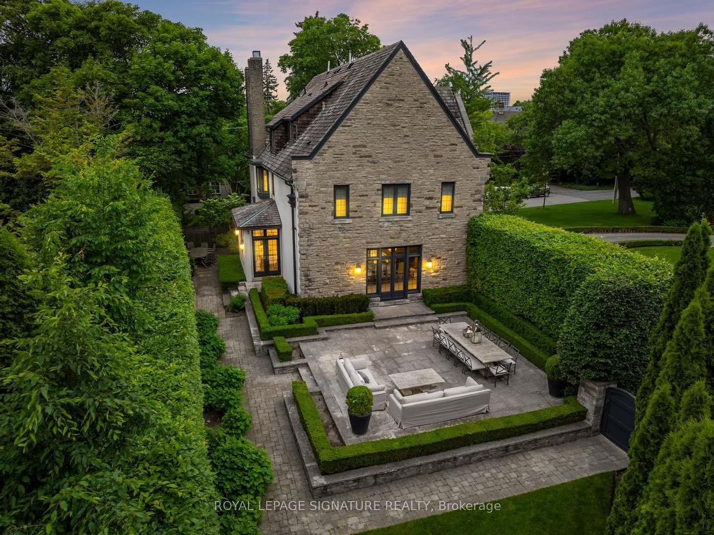 









64


Old Forest Hill

Road,
Toronto,




ON
M5P 2R2


