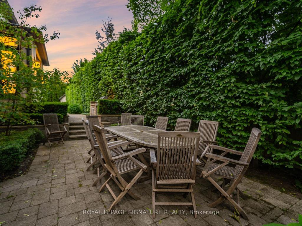 









64


Old Forest Hill

Road,
Toronto,




ON
M5P 2R2


