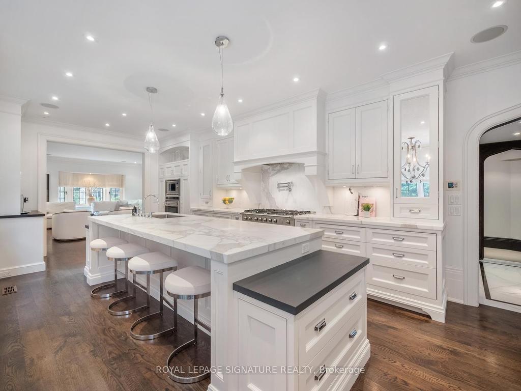 









64


Old Forest Hill

Road,
Toronto,




ON
M5P 2R2

