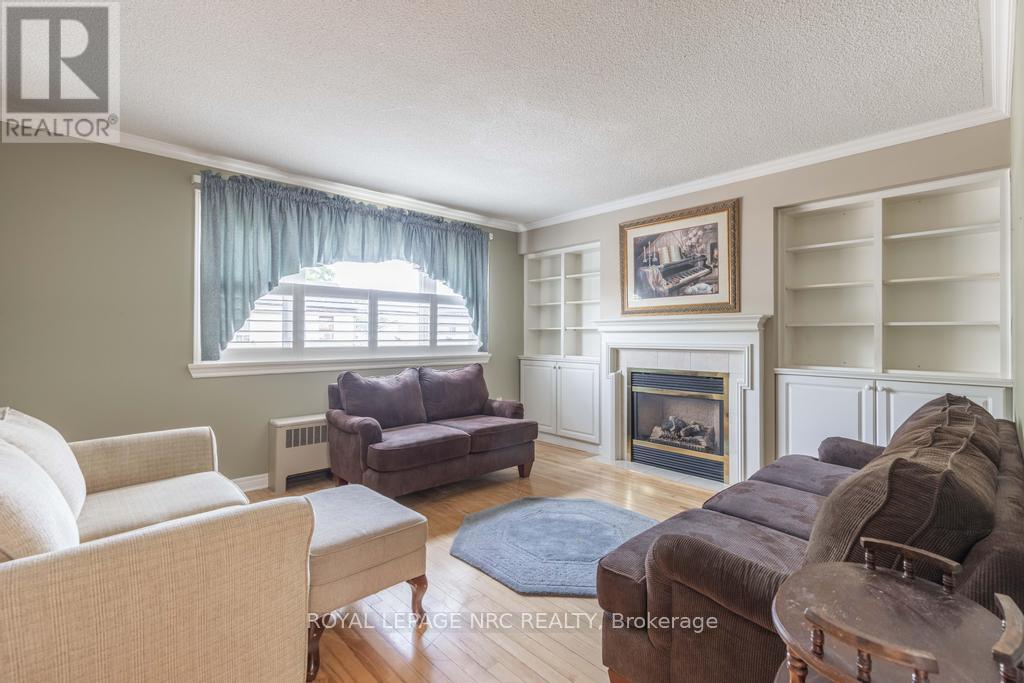 












UPPER - 66 QUEENSTON STREET

,
St. Catharines,




Ontario
L2R2Z2


