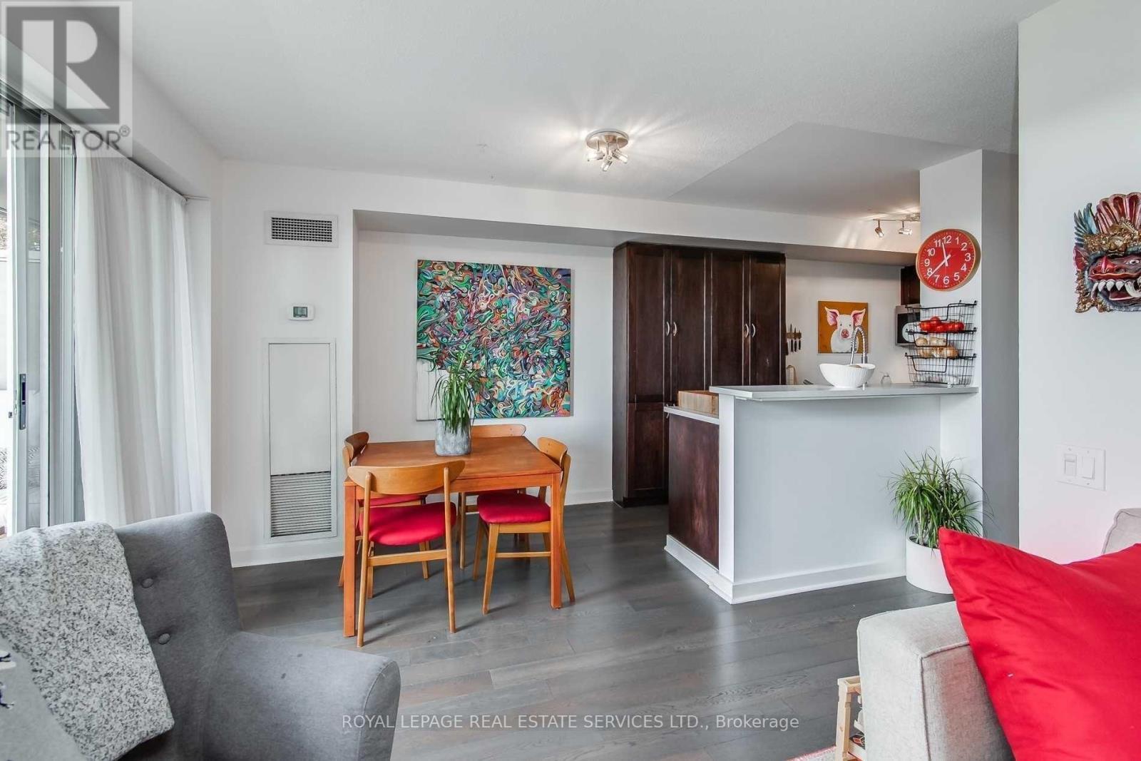 












313 - 1040 THE QUEENSWAY

,
Toronto,




Ontario
M8Z0A7

