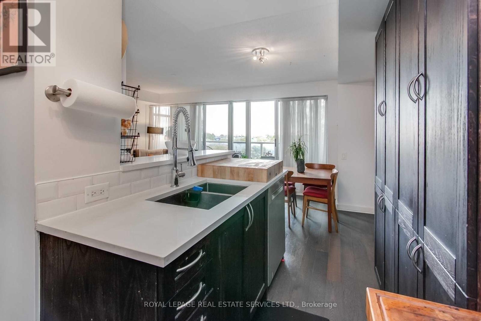












313 - 1040 THE QUEENSWAY

,
Toronto,




Ontario
M8Z0A7

