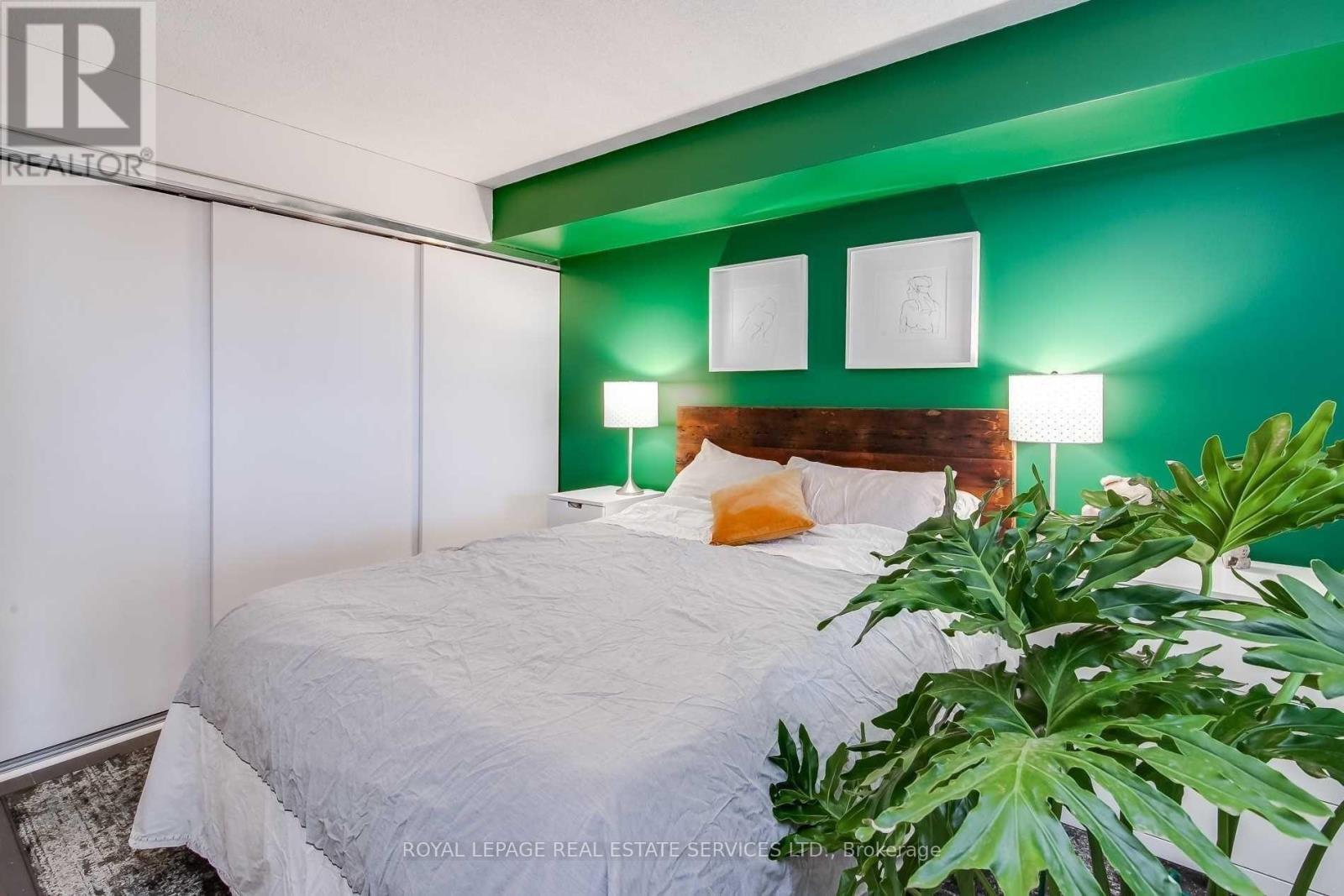 












313 - 1040 THE QUEENSWAY

,
Toronto,




Ontario
M8Z0A7

