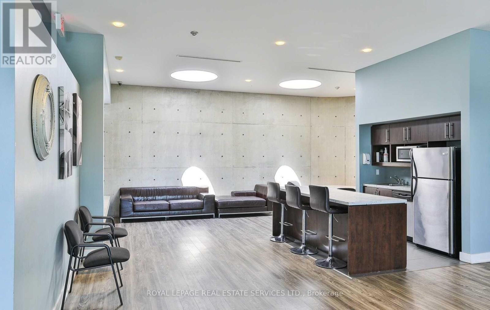 












313 - 1040 THE QUEENSWAY

,
Toronto,




Ontario
M8Z0A7

