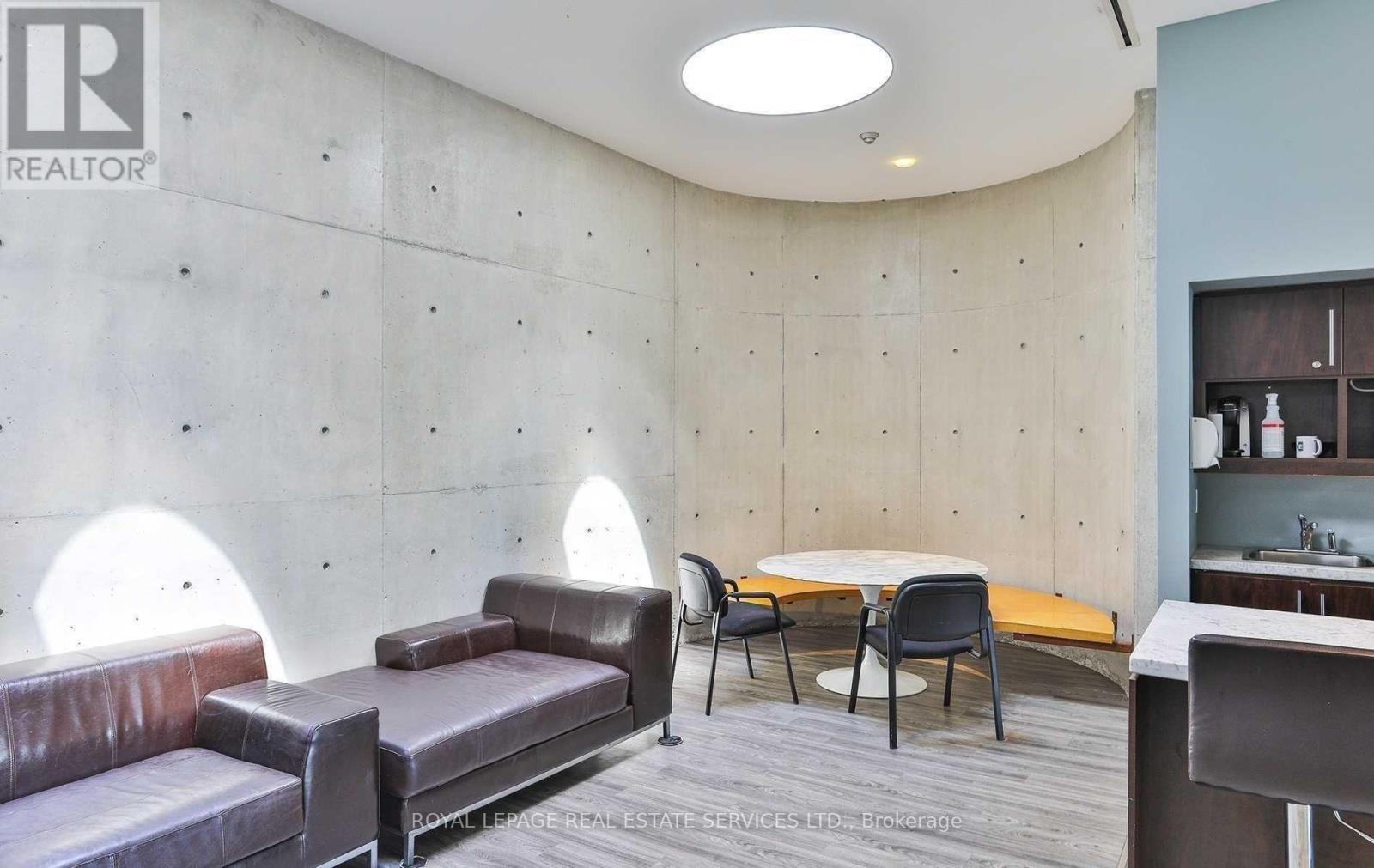 












313 - 1040 THE QUEENSWAY

,
Toronto,




Ontario
M8Z0A7

