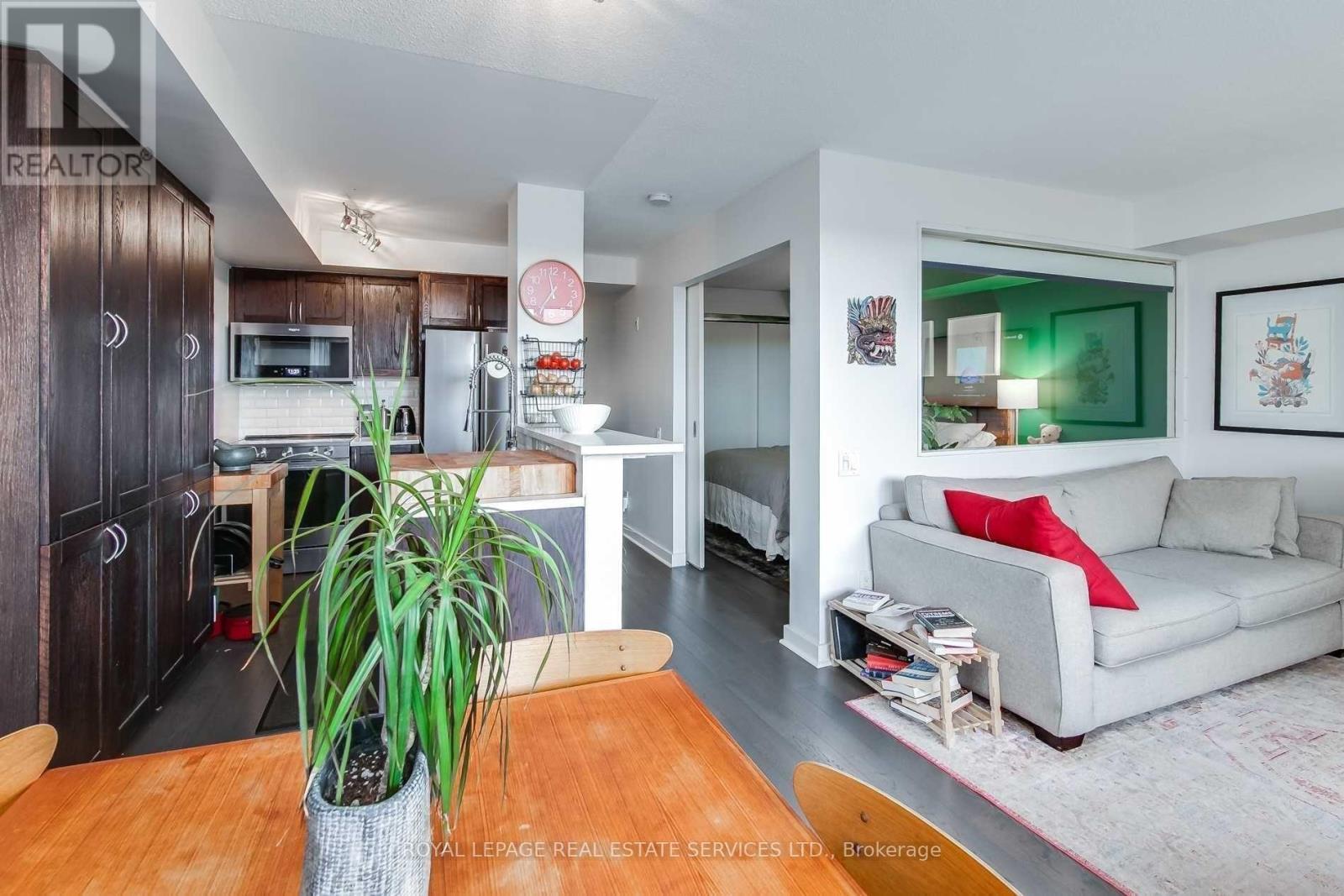 












313 - 1040 THE QUEENSWAY

,
Toronto,




Ontario
M8Z0A7

