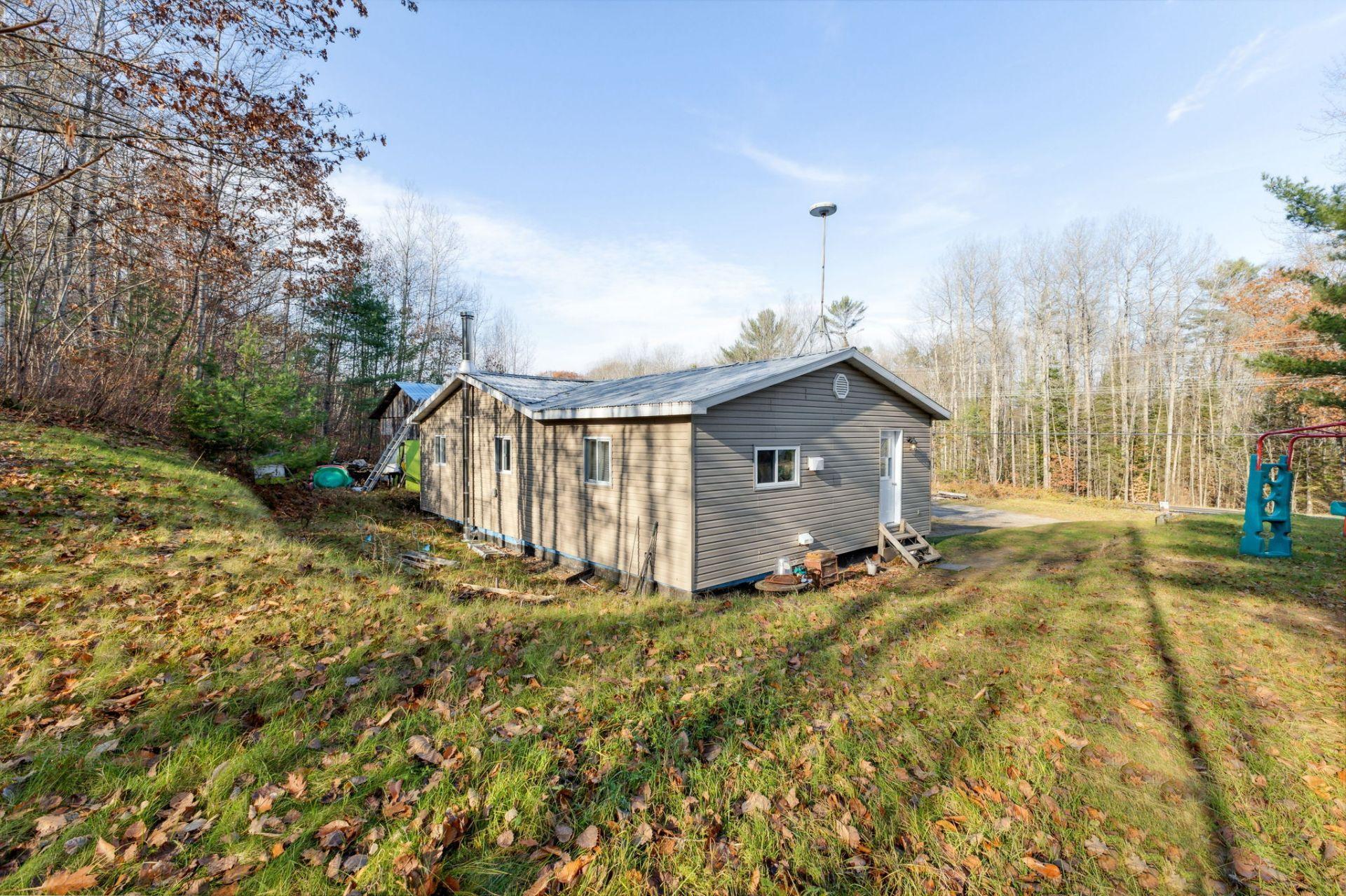 









982


Route 105

,
Gracefield,




QC
J0X1W0

