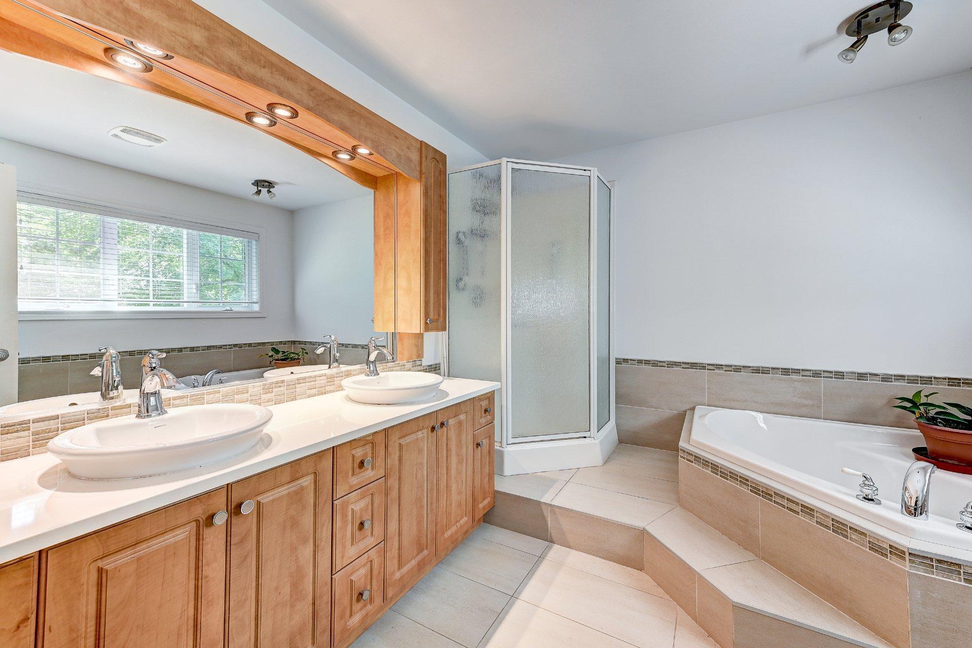 









119


Rue Jean-De Ronceray

,
Carignan,




QC
J3L6L8

