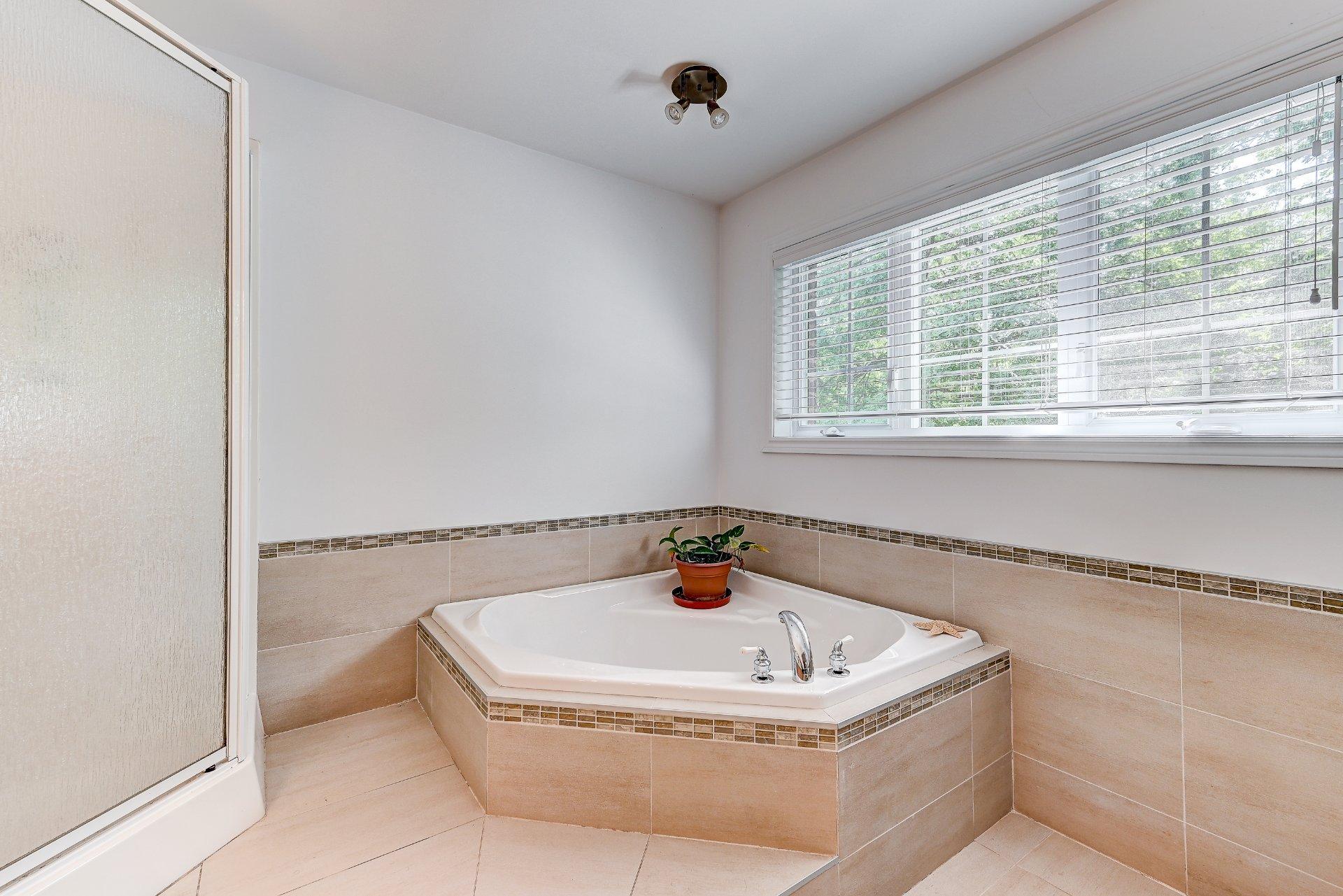 









119


Rue Jean-De Ronceray

,
Carignan,




QC
J3L6L8

