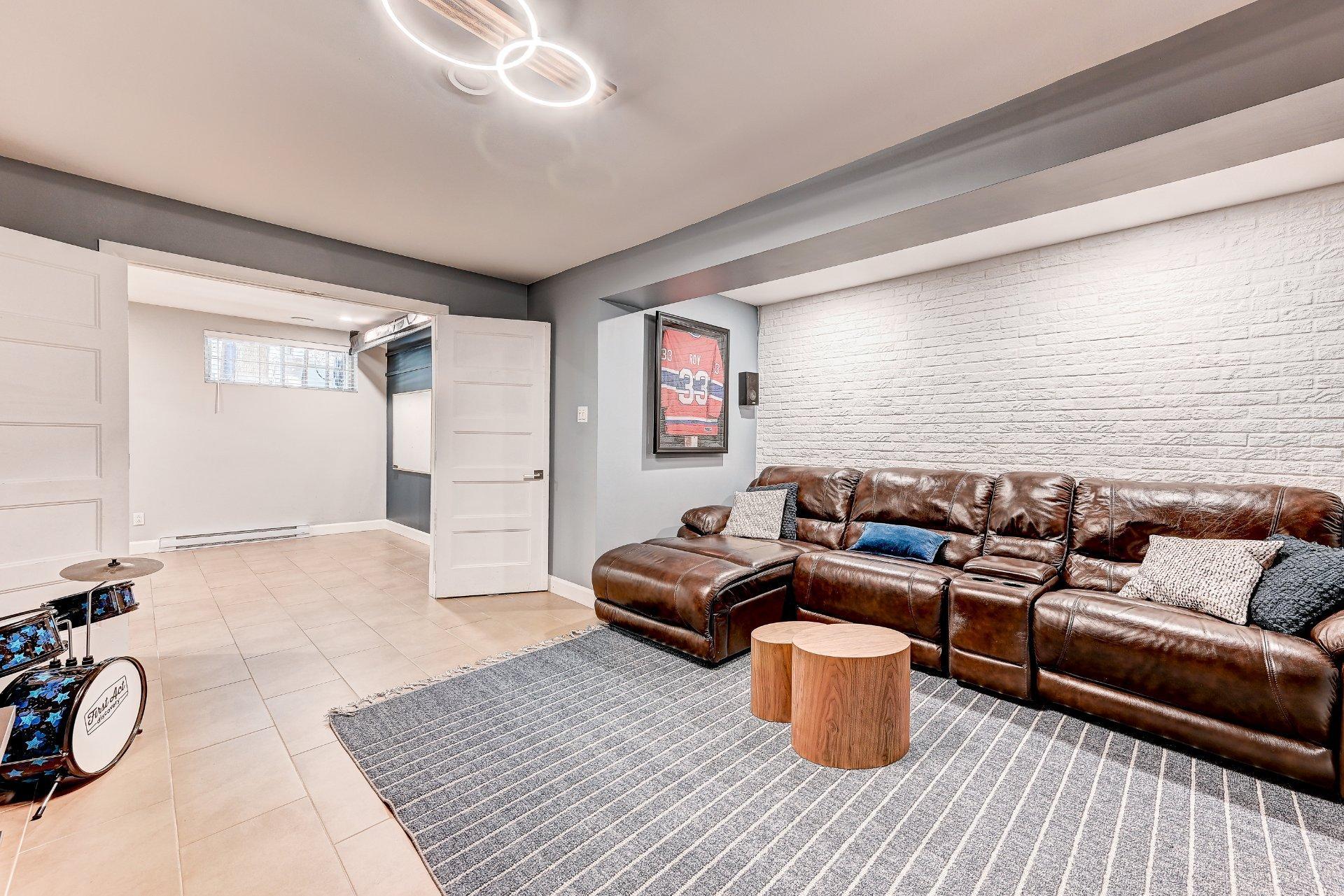 









119


Rue Jean-De Ronceray

,
Carignan,




QC
J3L6L8

