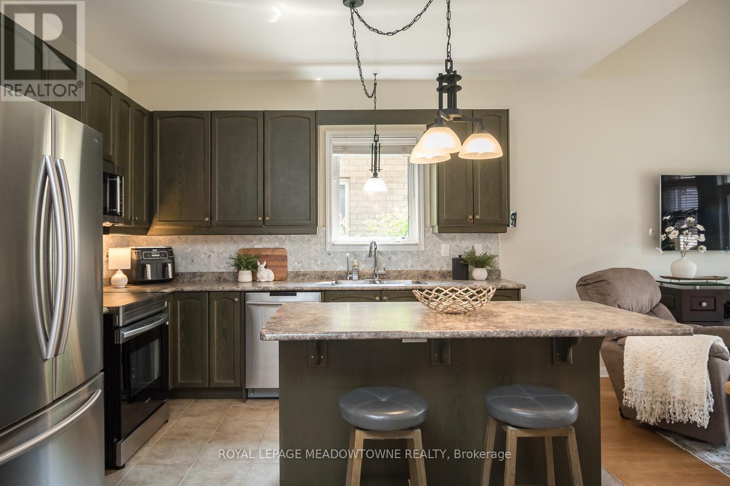 












1022 DONNELLY STREET

,
Milton,




Ontario
L9T0A2

