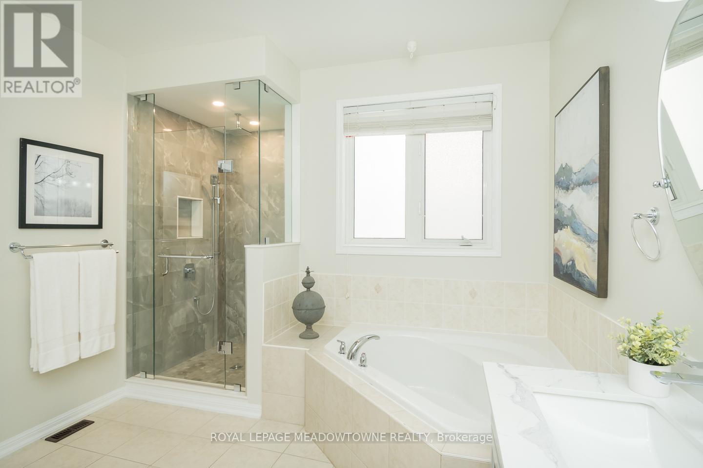 












1022 DONNELLY STREET

,
Milton,




Ontario
L9T0A2

