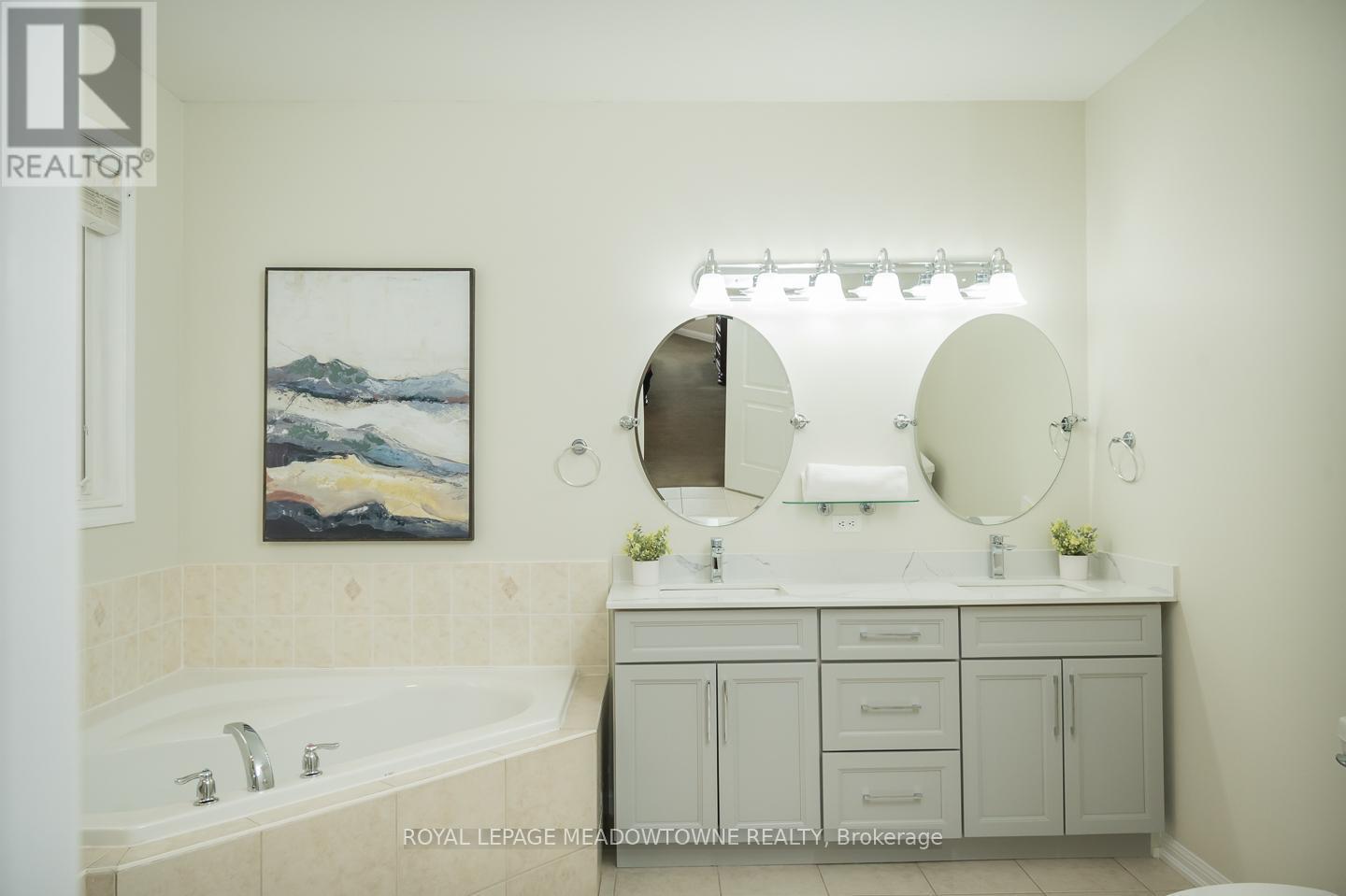 












1022 DONNELLY STREET

,
Milton,




Ontario
L9T0A2

